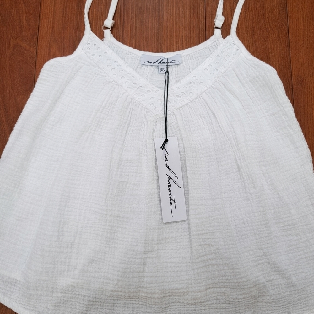 Red Haute White Camisole Top NWT SIZE XS - Picture 2 of 4